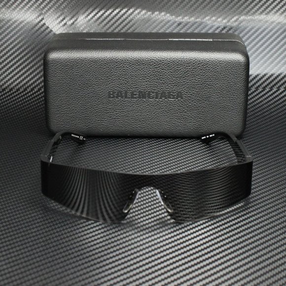 Balenciaga Unisex Black and Grey Sunglasses! Used once. Just like new - Picture 4 of 4